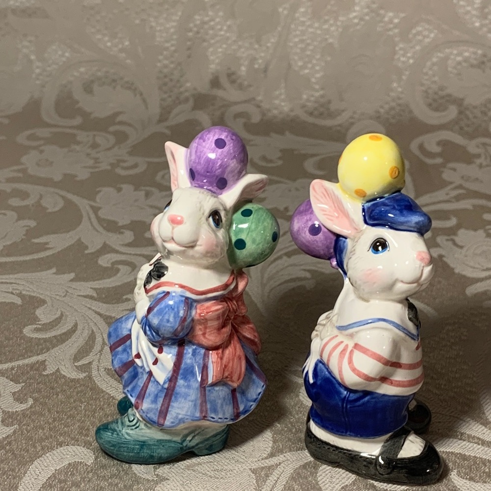 FITZ & FLOYD Ceramic Bunny Salt & Pepper shakers. - Picture 4 of 6